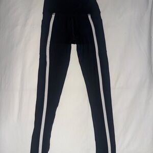 Matchng Set!Beyond Yoga Black & White leggings and Bra Top